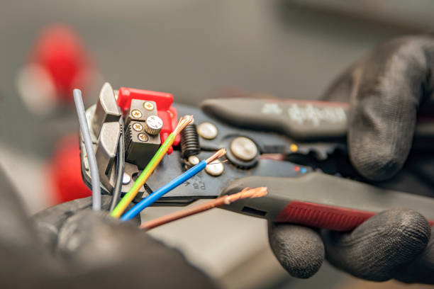 Best Affordable Emergency Electrician  in Decherd, TN